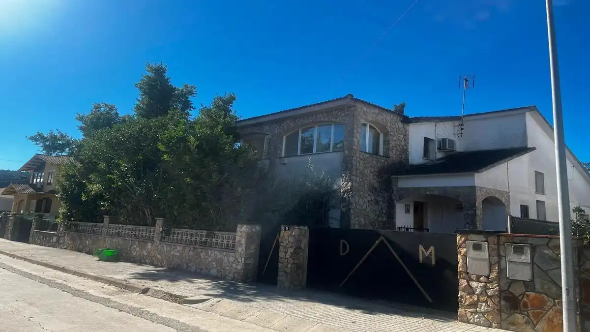 Chalet en venta en CL ROSSINYOL 8, imagen 2