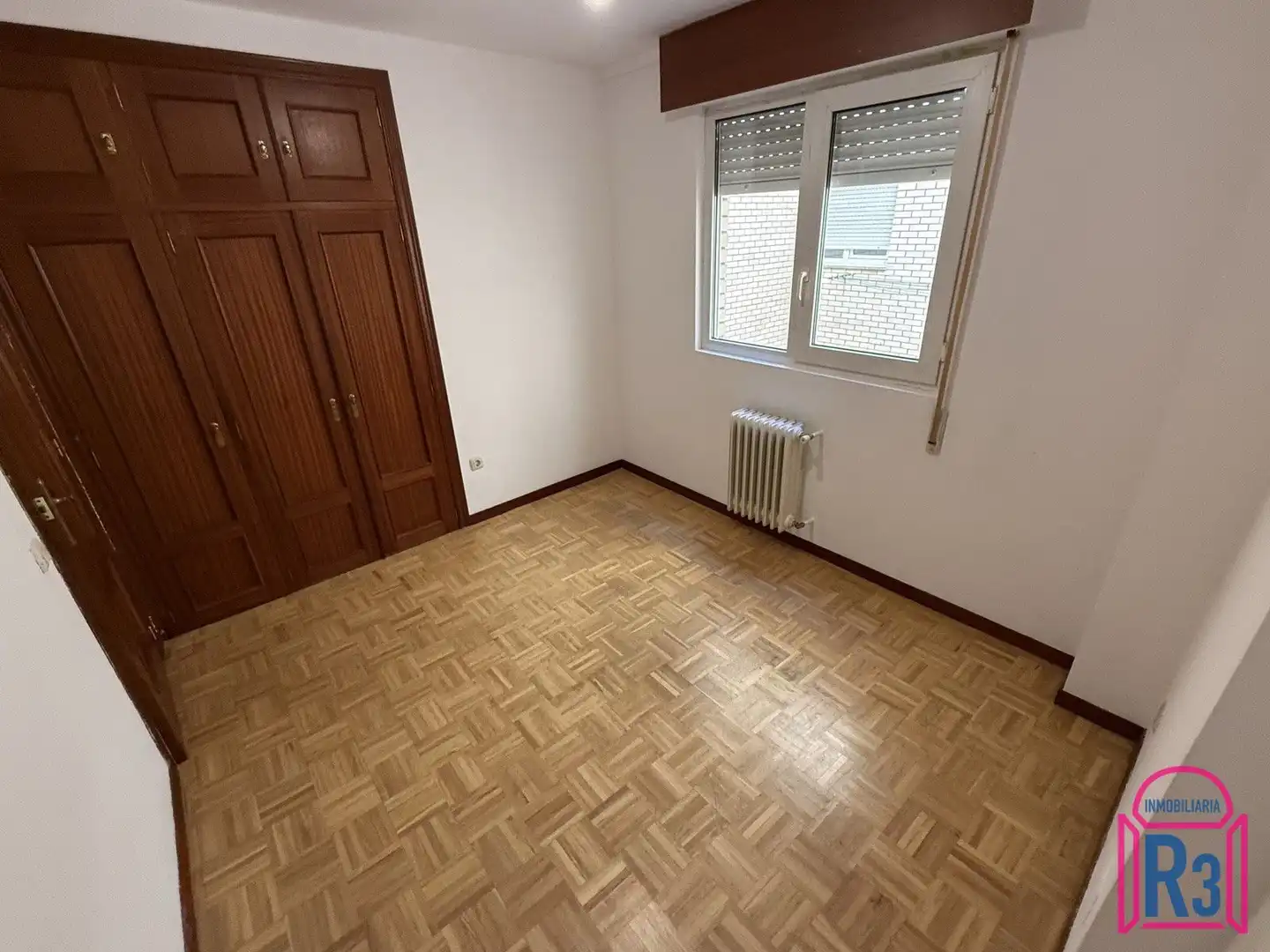 Habitación de Piso de alquiler en León Capital  con Calefacción, Terraza y Trastero