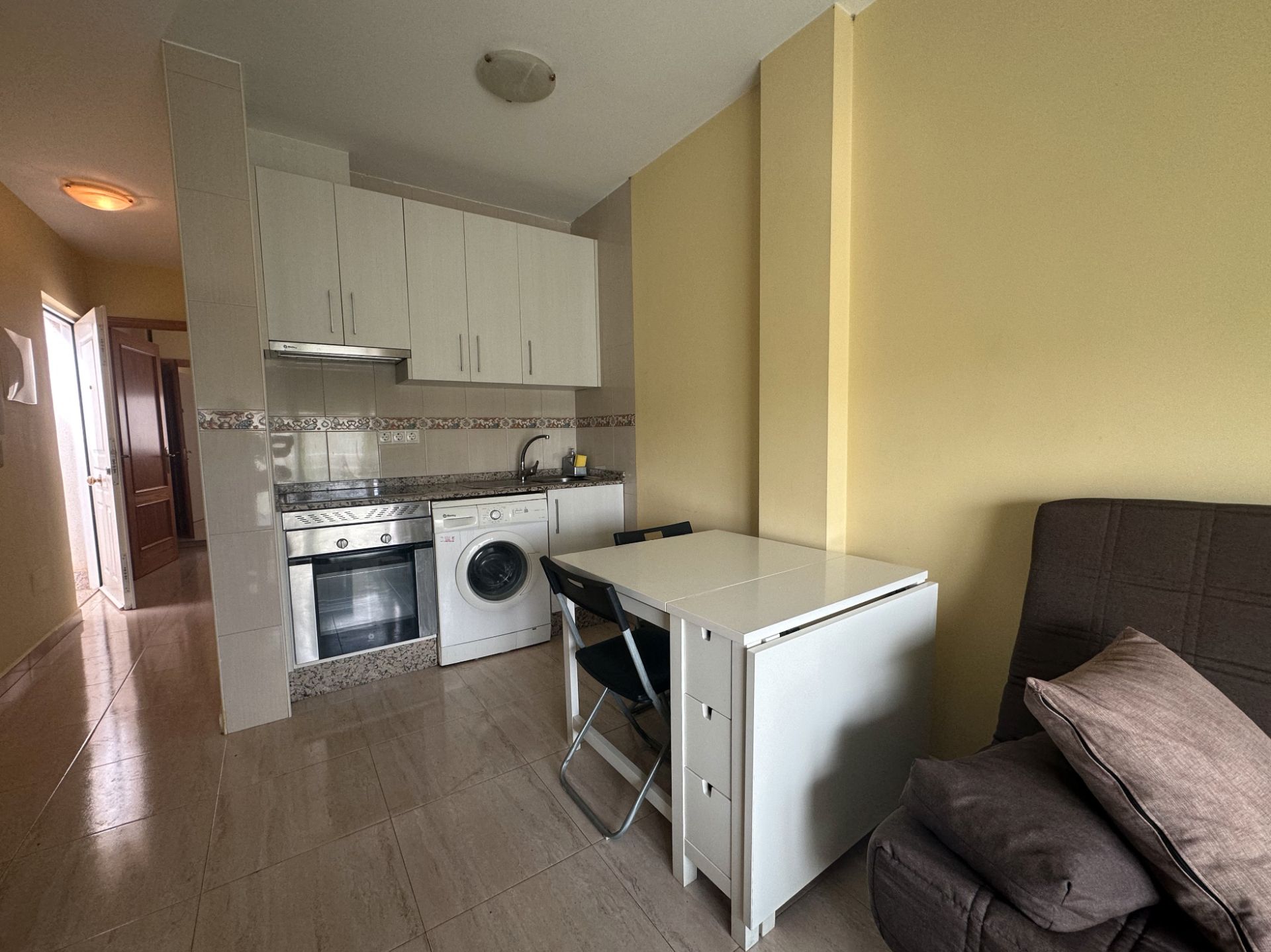Cuina de Apartament de lloguer en Cartagena amb Aire condicionat, Traster i Moblat