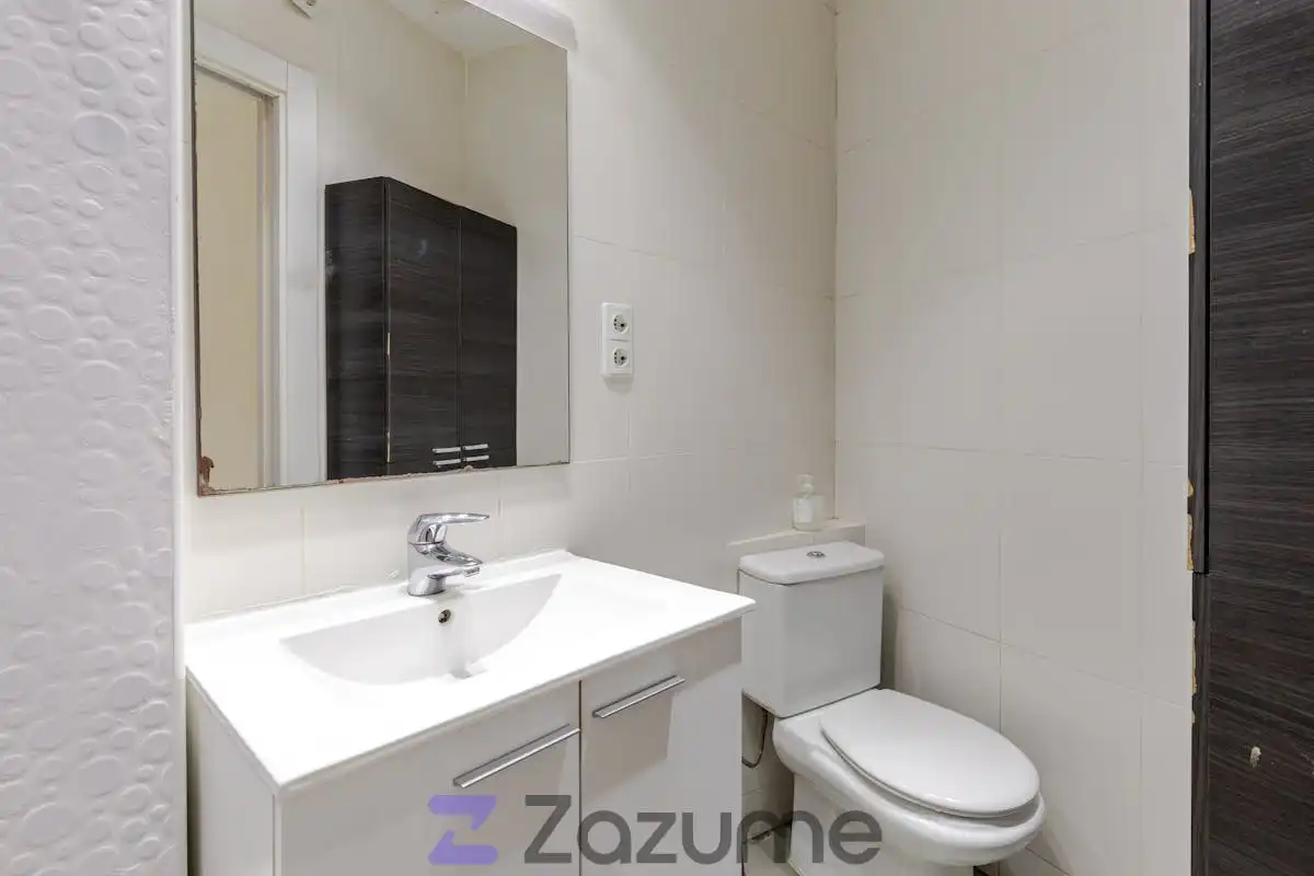 Bathroom of Flat for rent in Madrid  with Air Conditioner, Terrace and Furnished