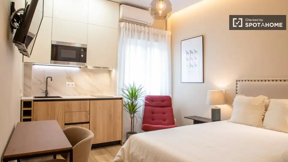 Flat for rent in Adelfas