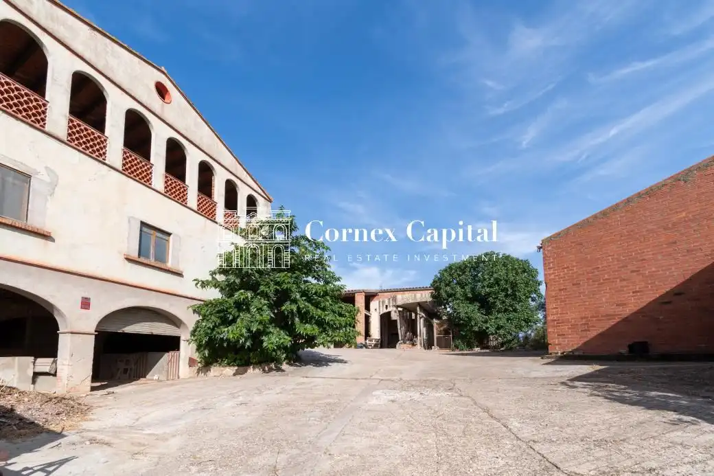 Vista exterior de Finca rústica en venda en Ullastret amb Jardí privat, Terrassa i Traster