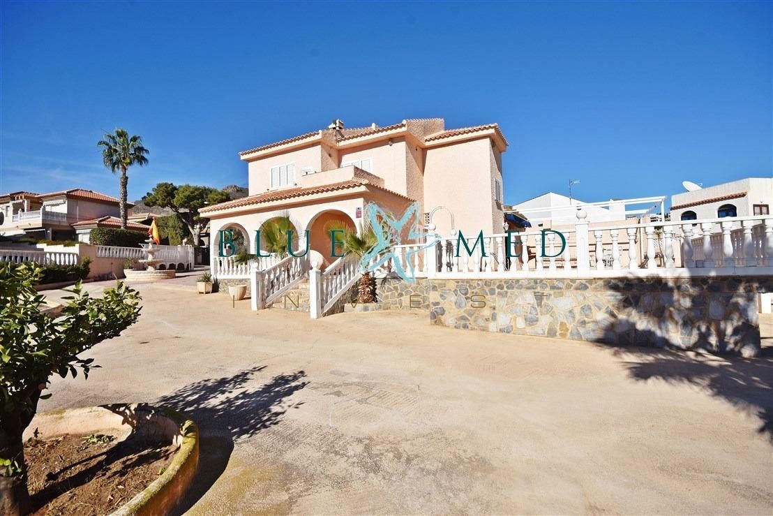 Vista exterior de Casa o xalet en venda en Mazarrón amb Jardí privat, Terrassa i Traster
