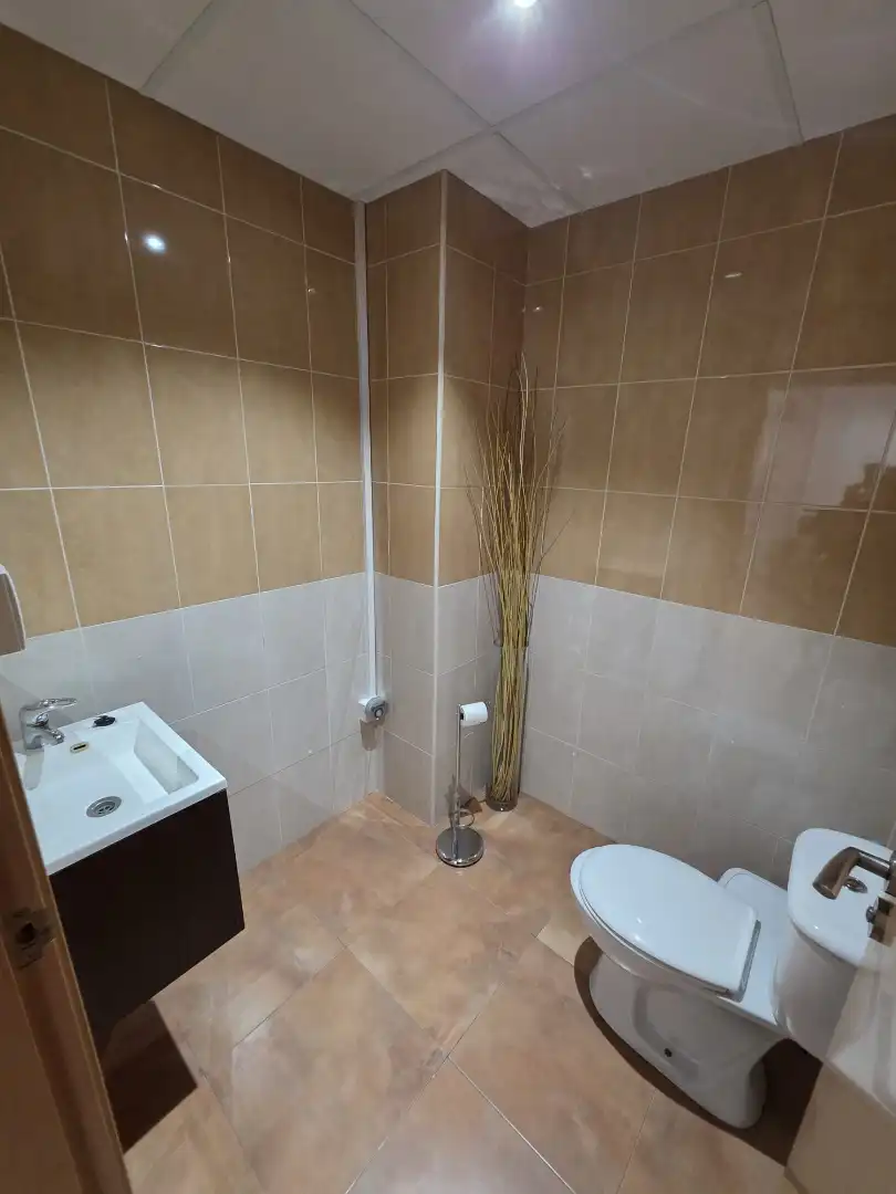 Baño de Local de alquiler en Xàtiva con Aire acondicionado y Calefacción