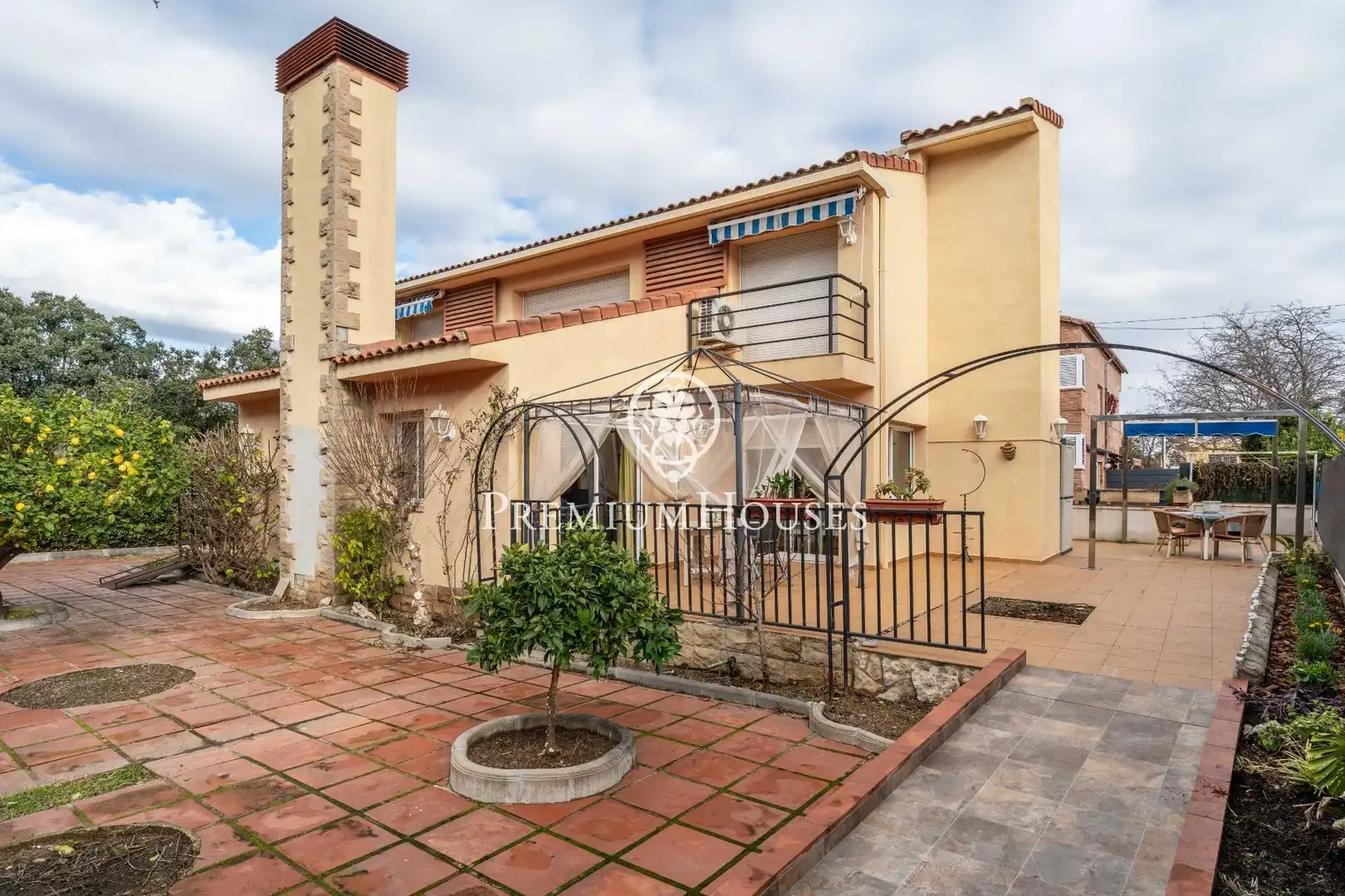 Vista exterior de Casa o xalet en venda en Salou amb Aire condicionat, Calefacció i Jardí privat