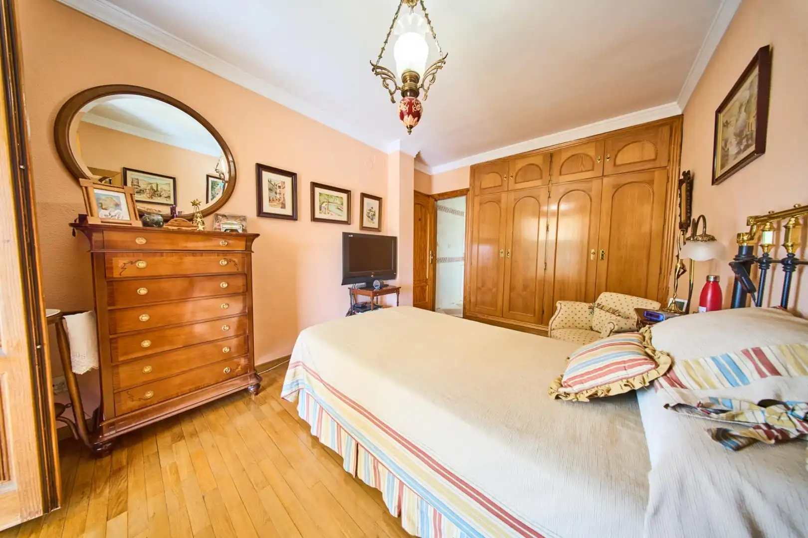 Habitación de Casa o chalet en venta en Granada con Aire acondicionado, Calefacción y Jardín privado