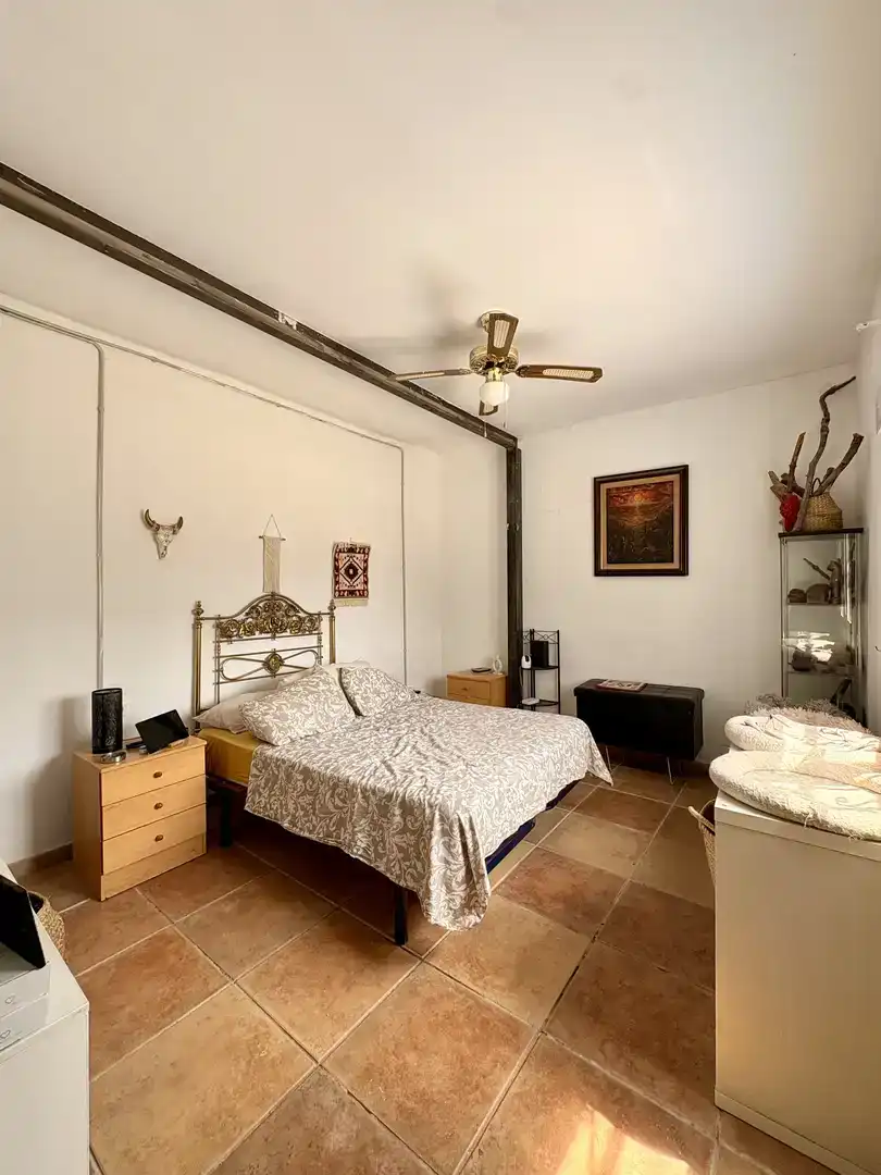 Dormitori de Casa o xalet en venda en Carmona amb Aire condicionat, Jardí privat i Traster