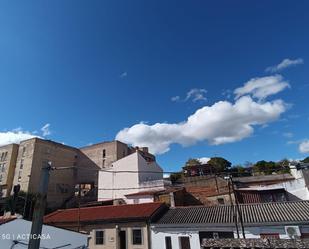 Vista exterior de Casa o xalet en venda en Cáceres Capital amb Aire condicionat i Terrassa