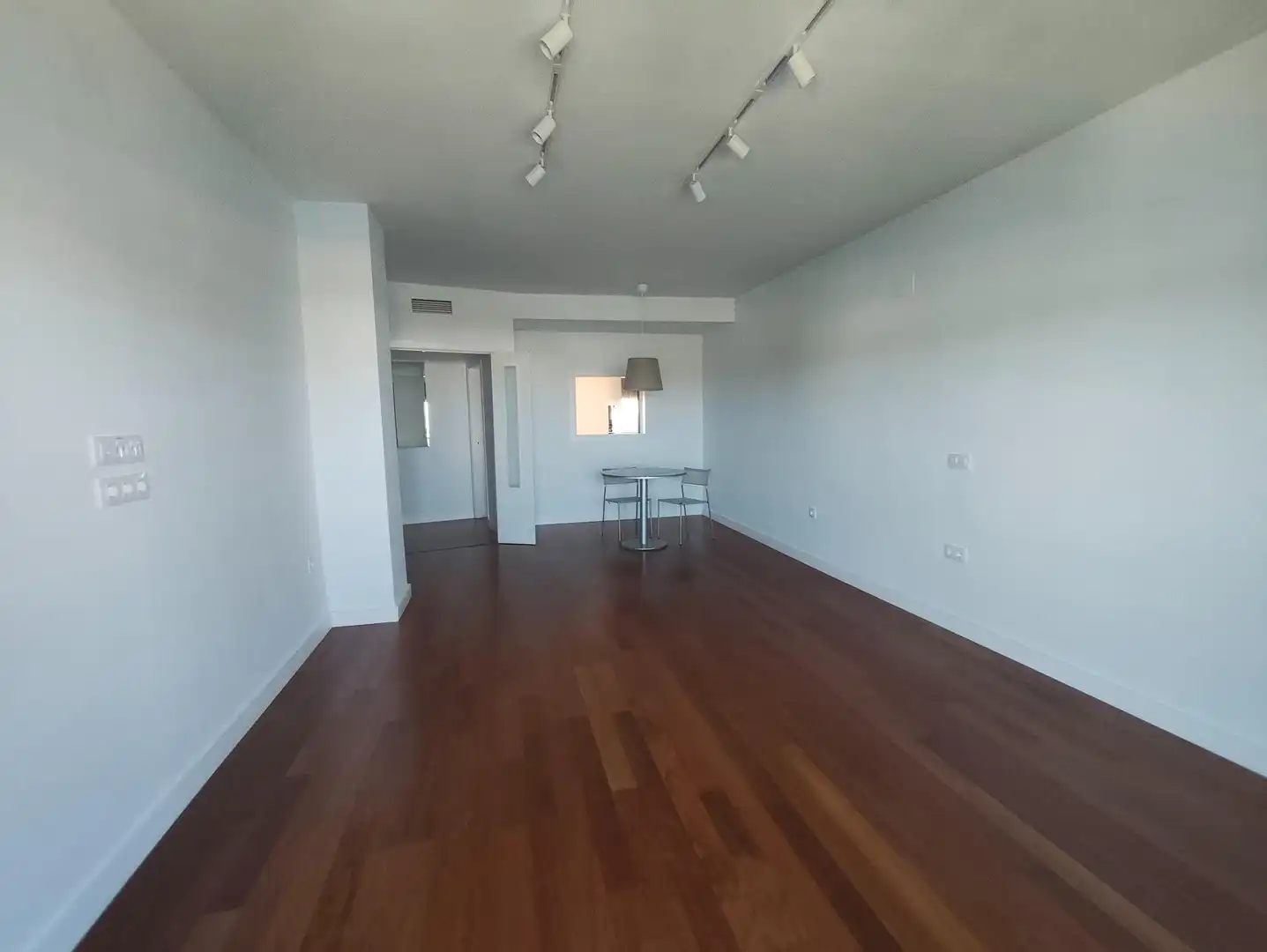Sala d'estar de Pis de lloguer en Sevilla amb Aire condicionat, Jardí privat i Terrassa