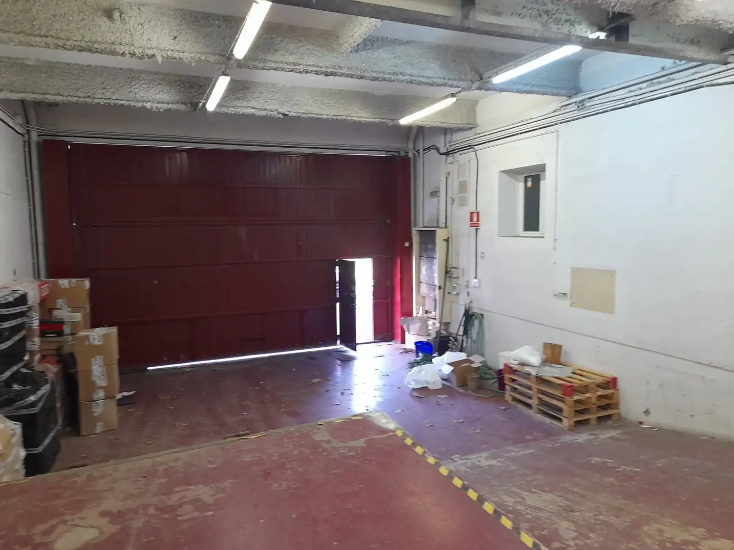 Fabrikhallen zum Verkauf in Terrassa mit Heizung