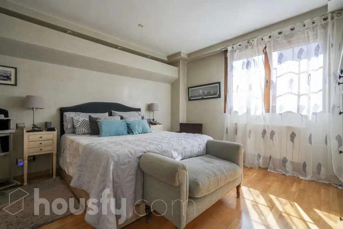 Habitación de Casa adosada en venta en Madrid con Aire acondicionado, Calefacción y Jardín privado