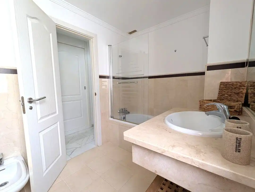Bathroom of Attic for sale in La Alcaidesa  with Air Conditioner, Heating and Terrace