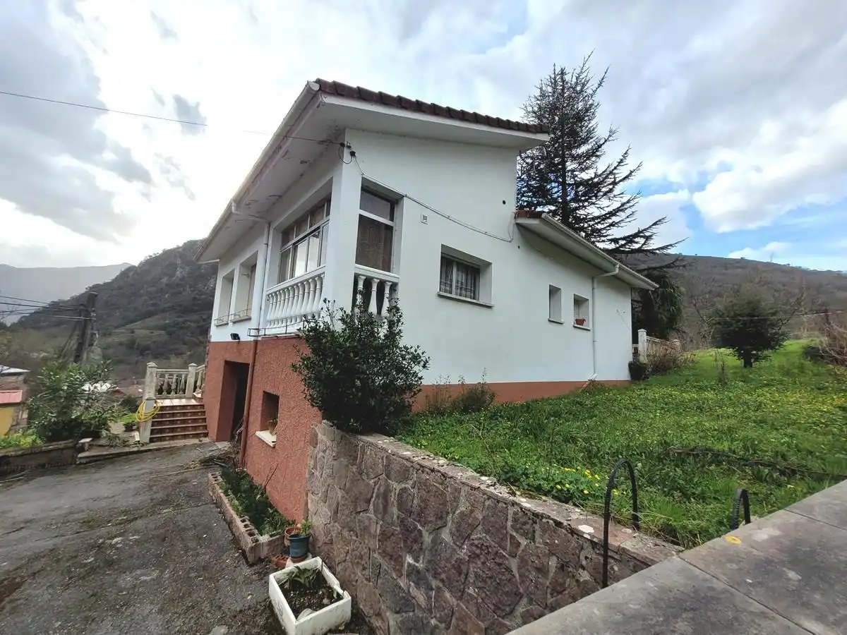 Casa amb jardí en venda a Cabrales, imagen 3