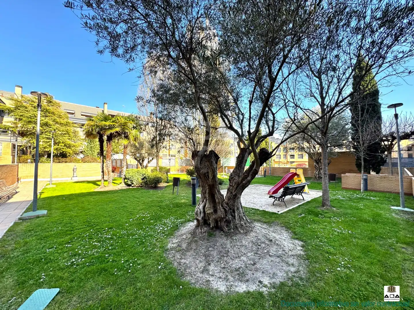 Jardí de Pis en venda en Las Rozas de Madrid amb Aire condicionat, Calefacció i Jardí privat