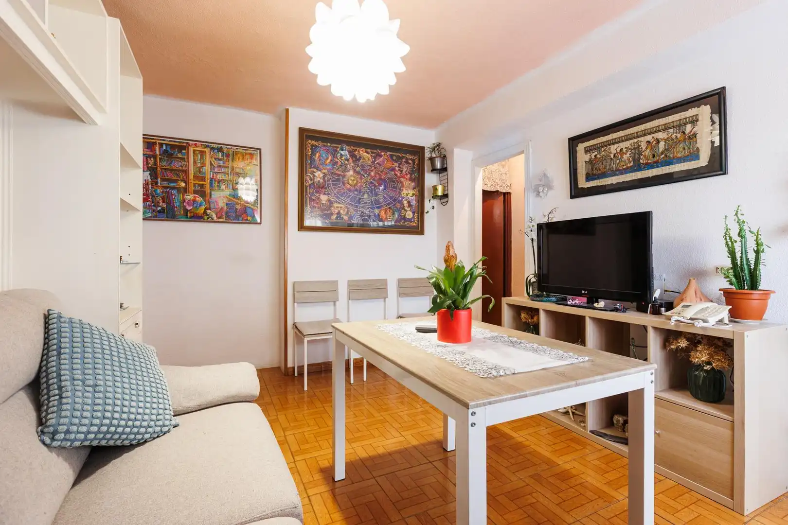 Living room of Flat for sale in Madrid  with Air Conditioner, Heating and Furnished