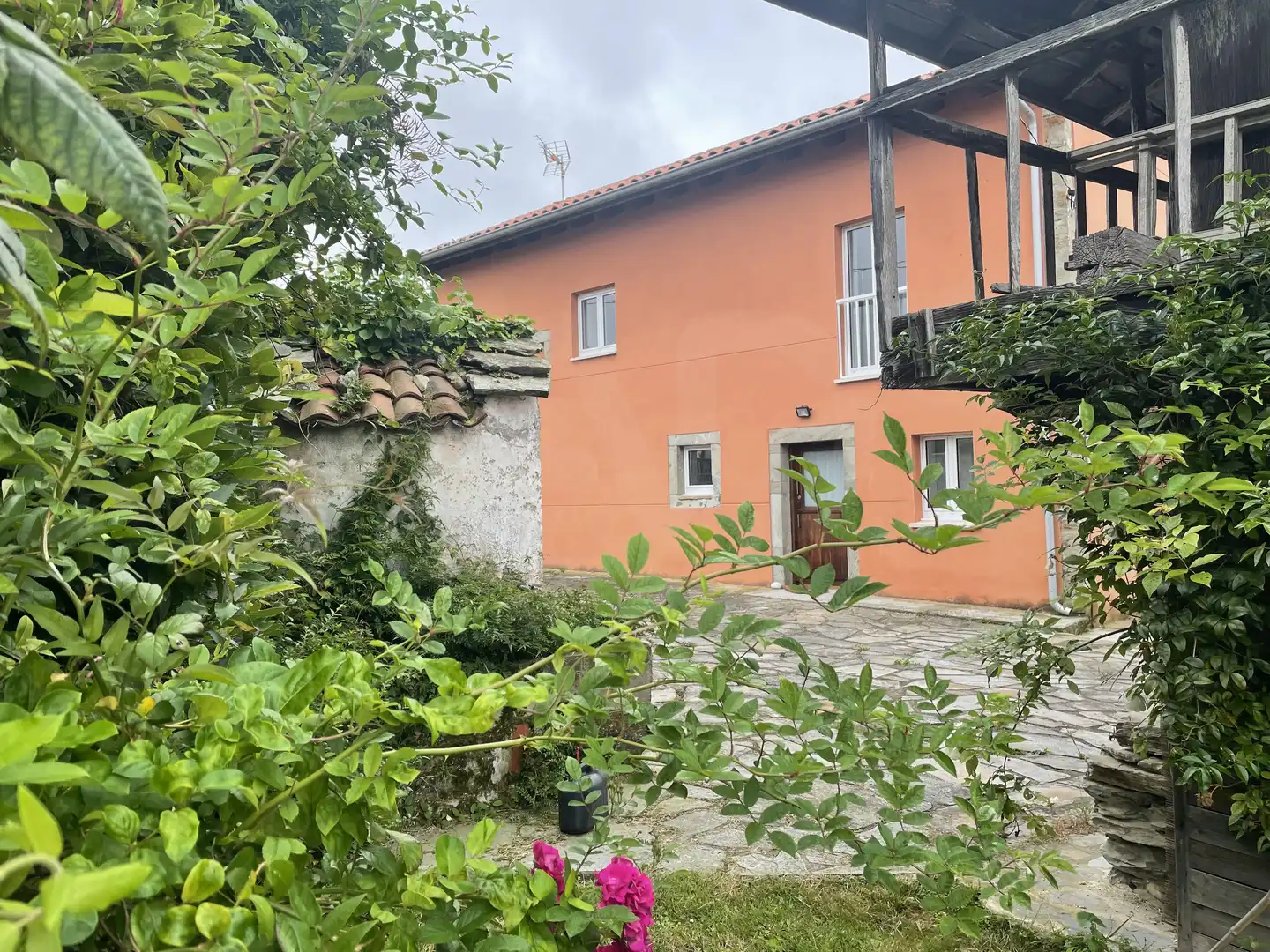 Vista exterior de Casa o xalet en venda en Cudillero amb Calefacció i Terrassa