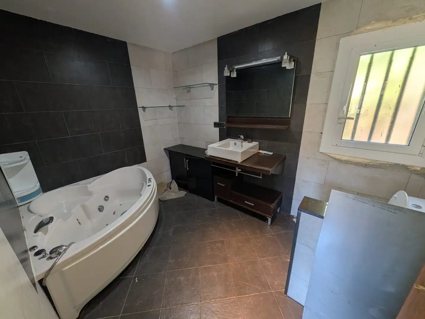 Baño de Casa o chalet en venta en Cubelles con Jardín privado, Jacuzzi y Alarma