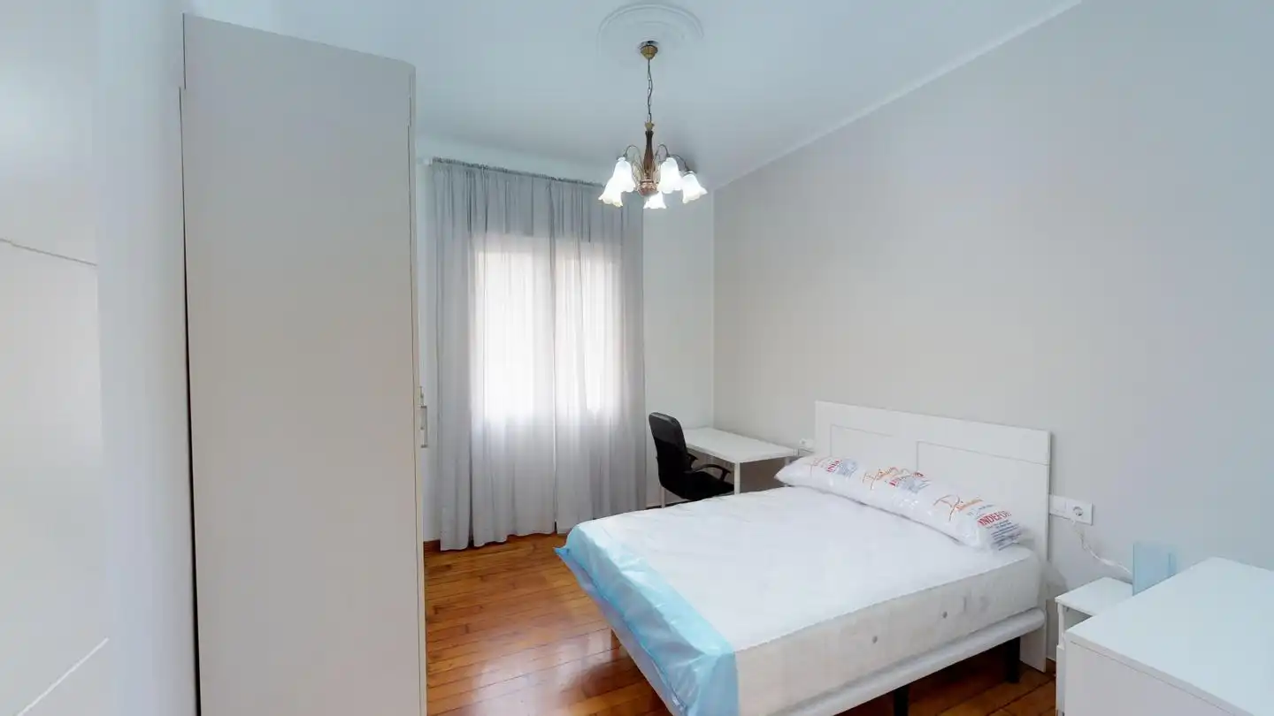 Habitació a Del General Zuvillaga, Plaza de América