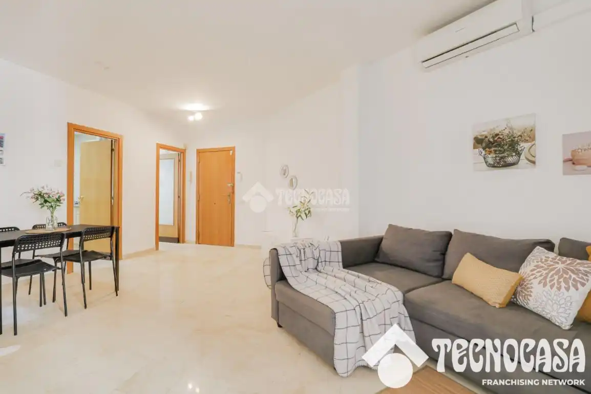 Wohnzimmer von Wohnung zum Verkauf in Barcelona mit Klimaanlage und Balkon
