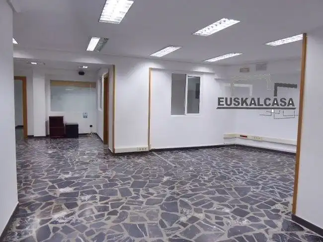 Oficina en venda en Bilbao  amb Calefacció