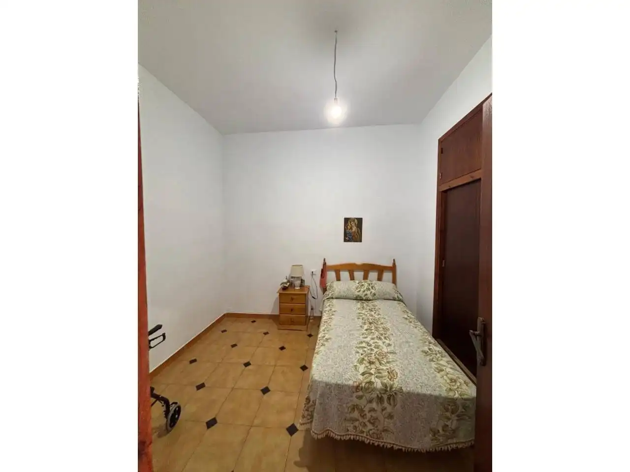 Dormitori de Casa o xalet en venda en San Bartolomé de la Torre amb Jardí privat