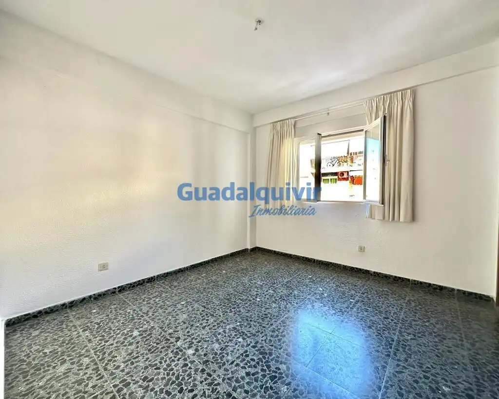 Habitación de Piso en venta en Sevilla con Aire acondicionado, Calefacción y Terraza