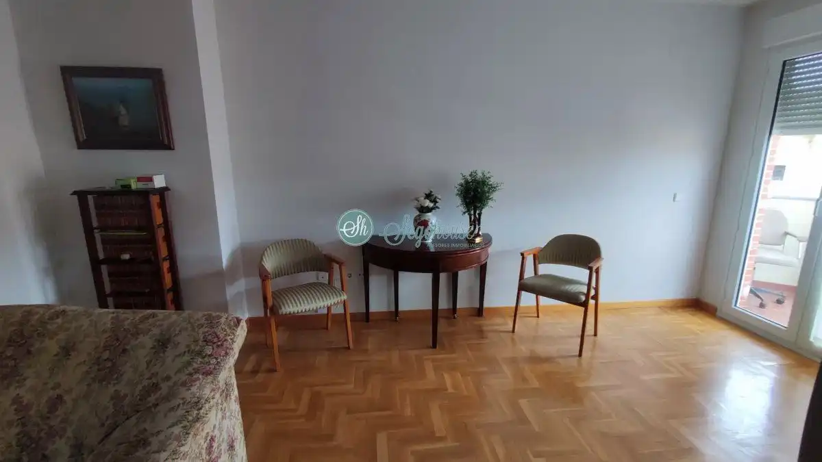 Living room of Flat for sale in Segovia  with Heating, Parquet flooring and Terrace