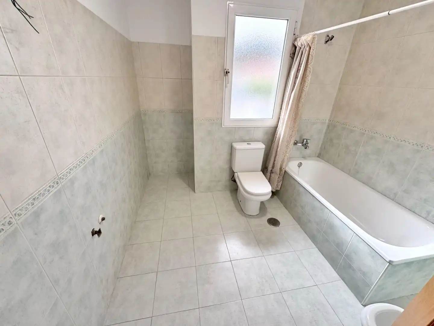 Baño de Casa adosada en venta en Petrer con Jardín privado, Balcón y Piscina comunitaria