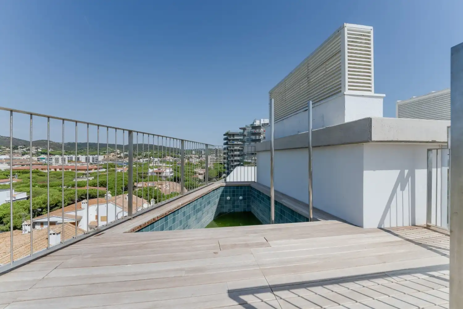 Neubau-Penthouse mit Pool zum Verkauf in Passeig Marítim 100, imagen 2