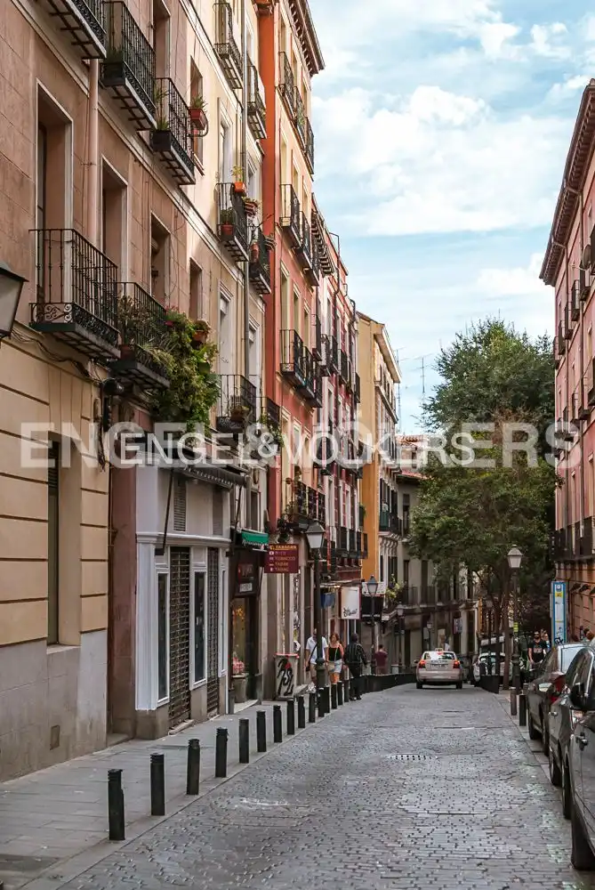Außenansicht von Erdgeschoss zur Miete in Madrid mit Klimaanlage, Heizung und Möbliert