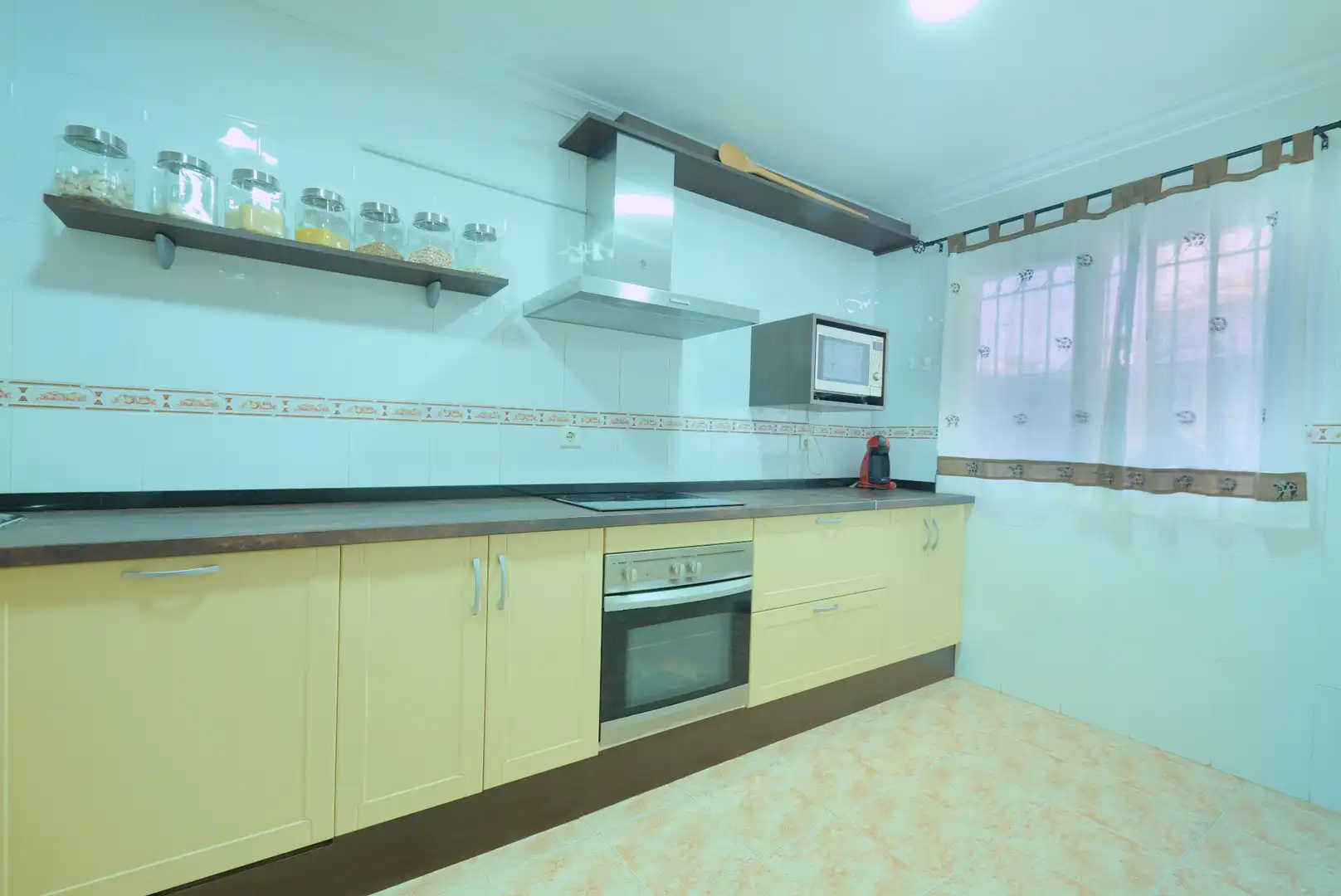 Kitchen of Houses for sale in Vélez-Málaga  with Air Conditioner, Swimming Pool and Furnished