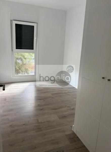 Bedroom of Flat to rent in  Sevilla Capital  with Air Conditioner, Storage room and Community pool