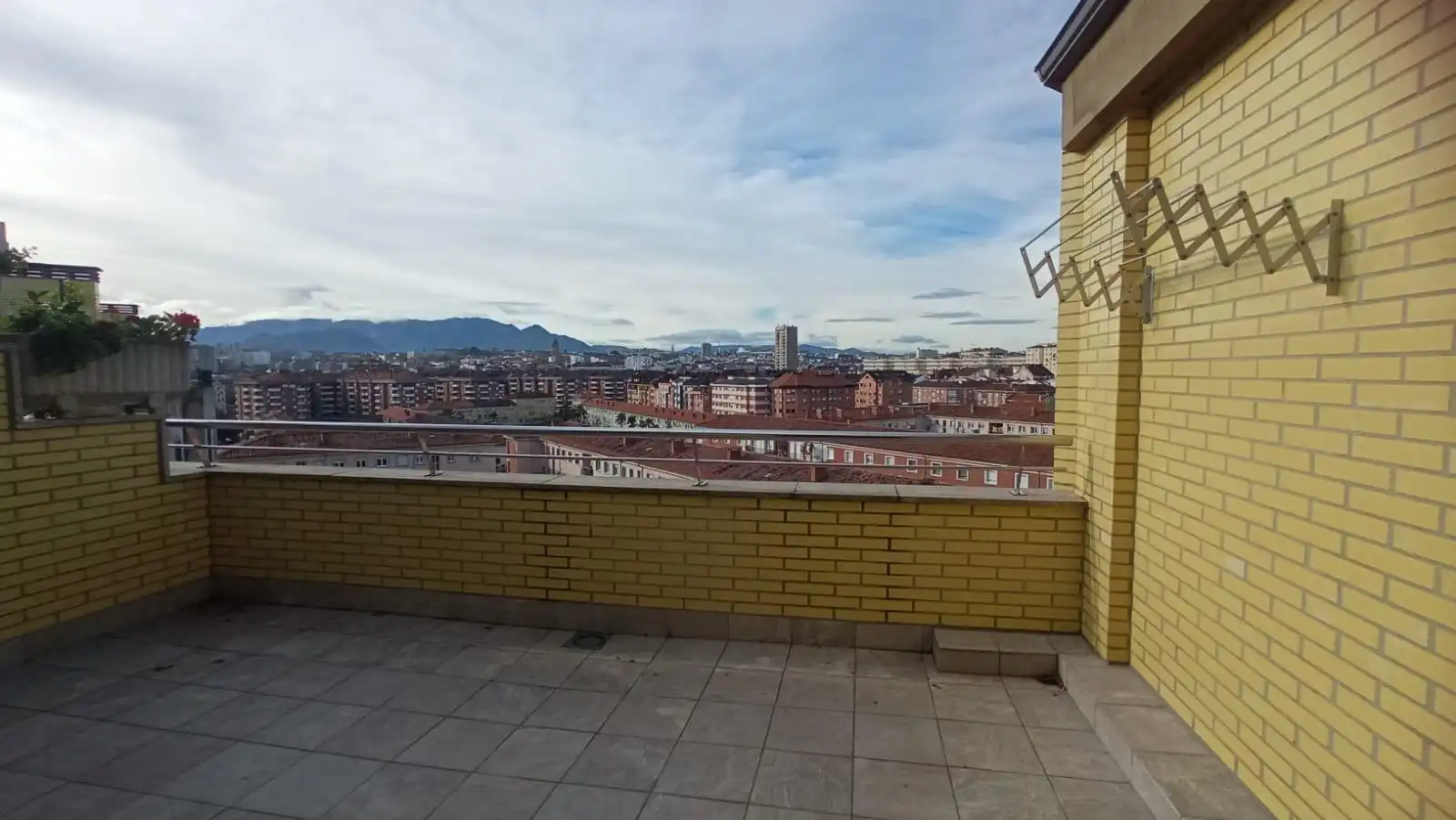 Terraza de Ático de alquiler en Oviedo  con Calefacción, Terraza y Trastero