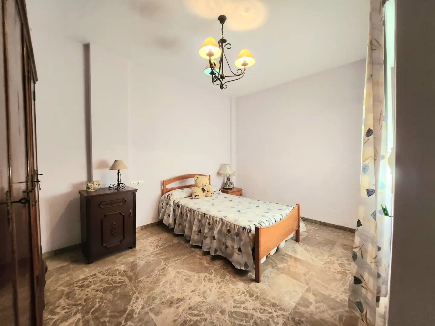 Schlafzimmer von Einfamilien-Reihenhaus zum Verkauf in Alcalá de Guadaira mit Klimaanlage, Terrasse und Abstellraum