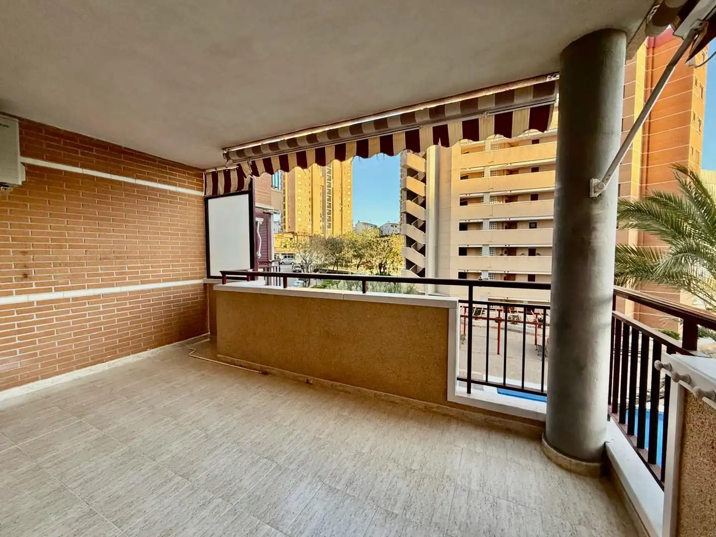 Vista exterior de Apartament en venda en Benidorm amb Aire condicionat, Calefacció i Jardí privat