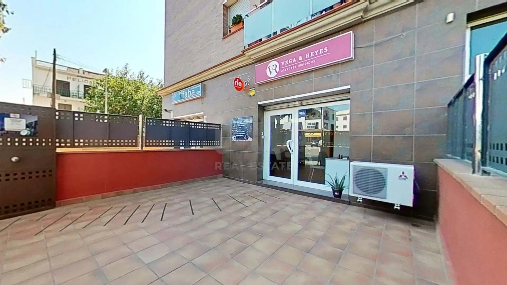 Vista exterior de Local en venta en Calafell