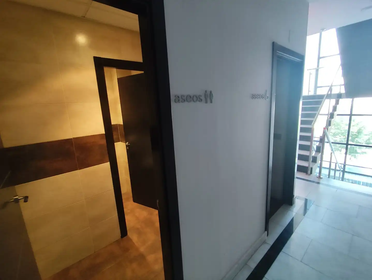 Office space with lift to rent in Calle del Propano, imagen 3