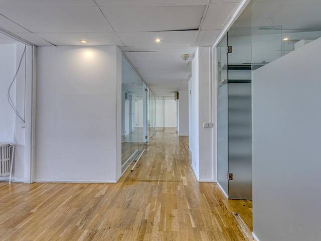 Oficina en Alquiler en  Tuset en Sant Gervasi- Galvany