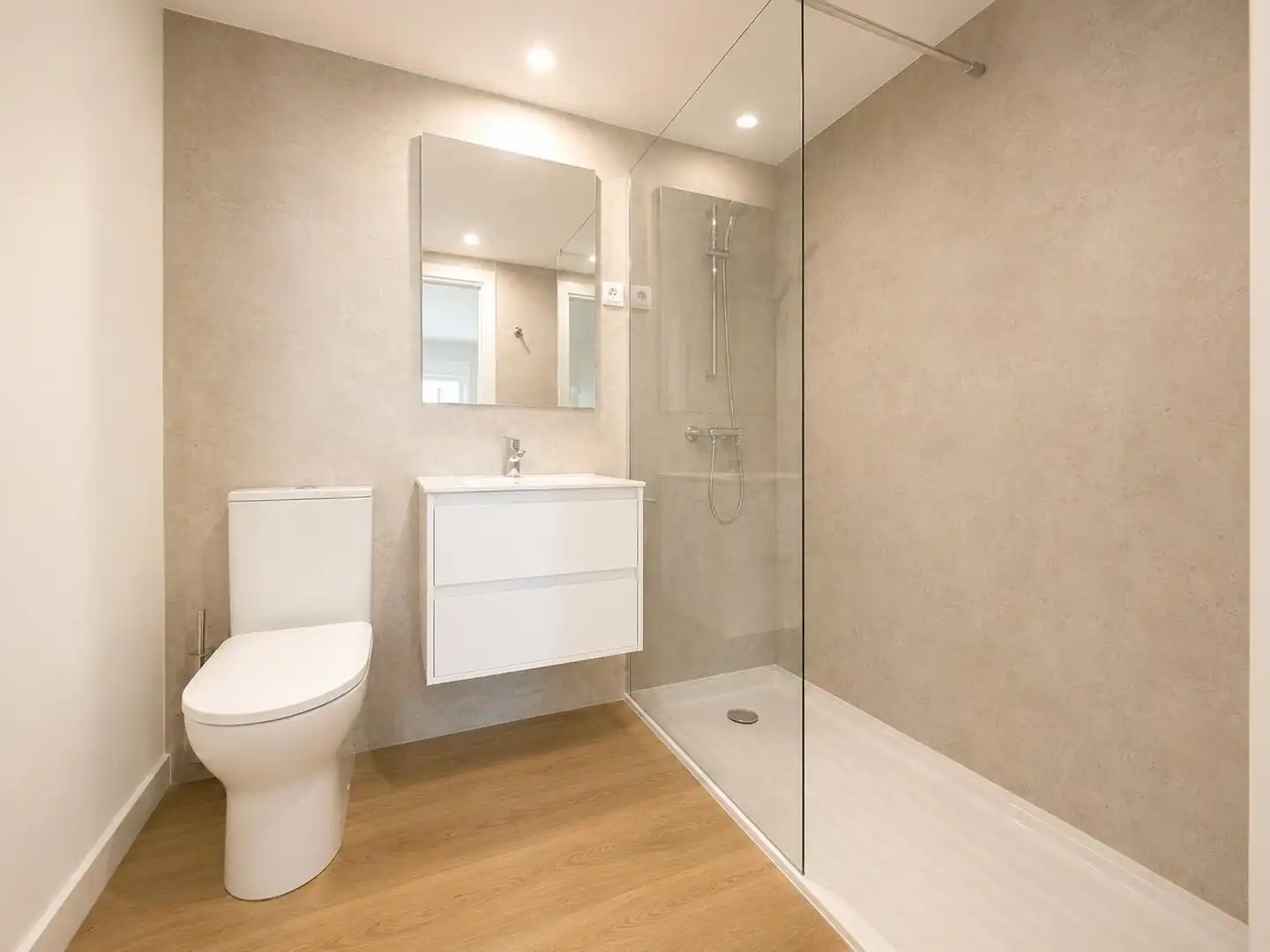 Badezimmer von Wohnung zur Miete in Terrassa mit Heizung, Parkett und Terrasse