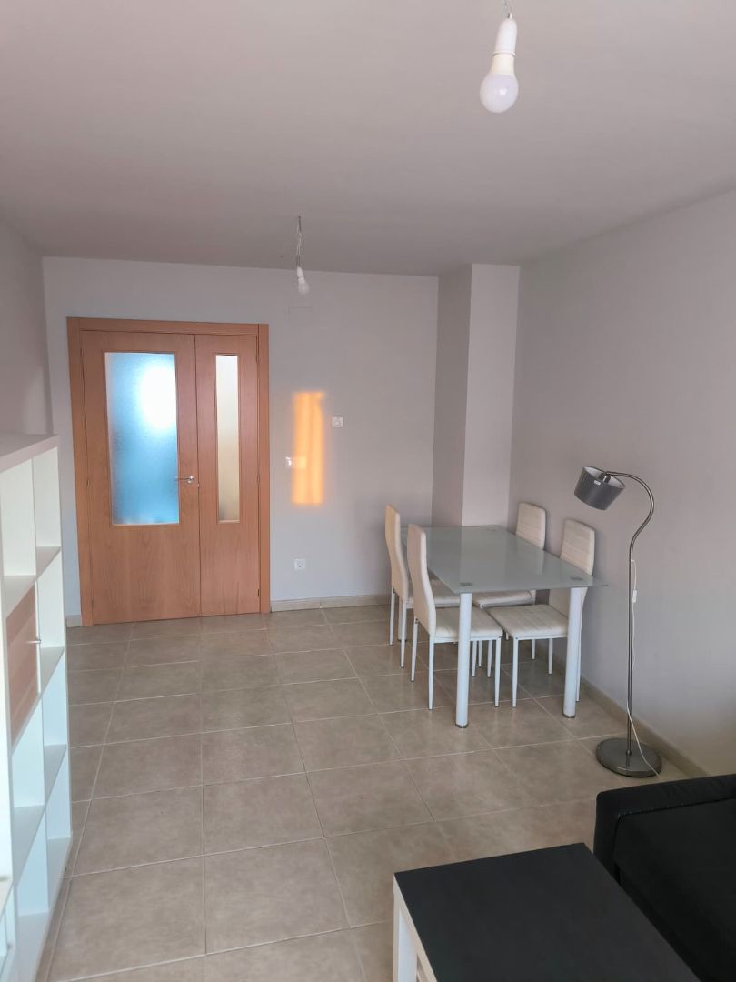 Menjador de Pis en venda en Cabezón de Pisuerga amb Calefacció, Parquet i Traster