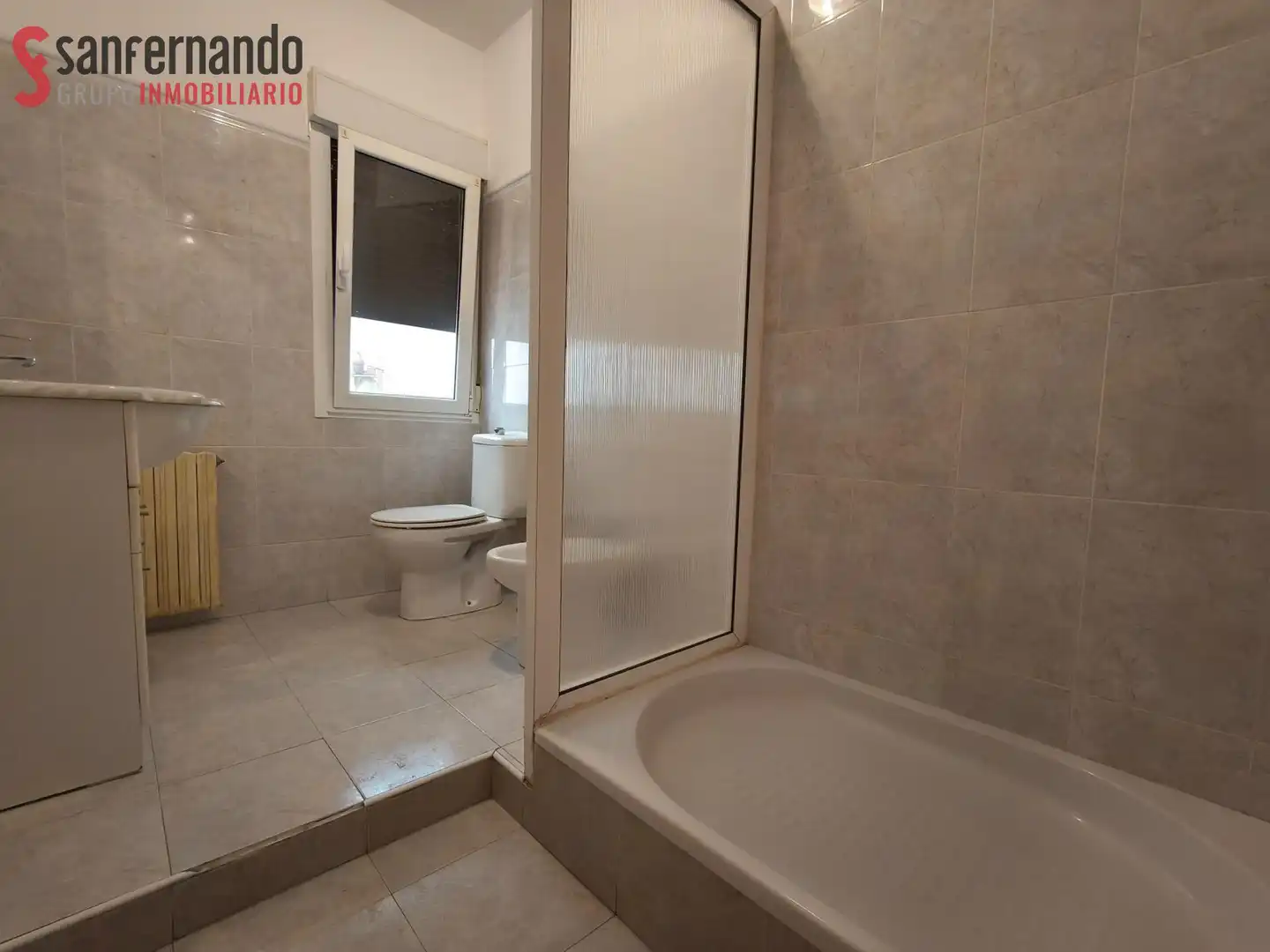 Badezimmer von Wohnung zum Verkauf in Torrelavega  mit Heizung und Balkon