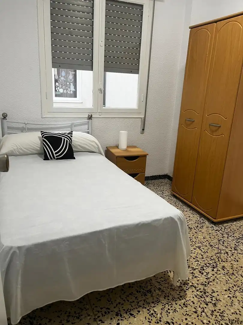 Schlafzimmer von Wohnung zur Miete in Elche / Elx mit Balkon