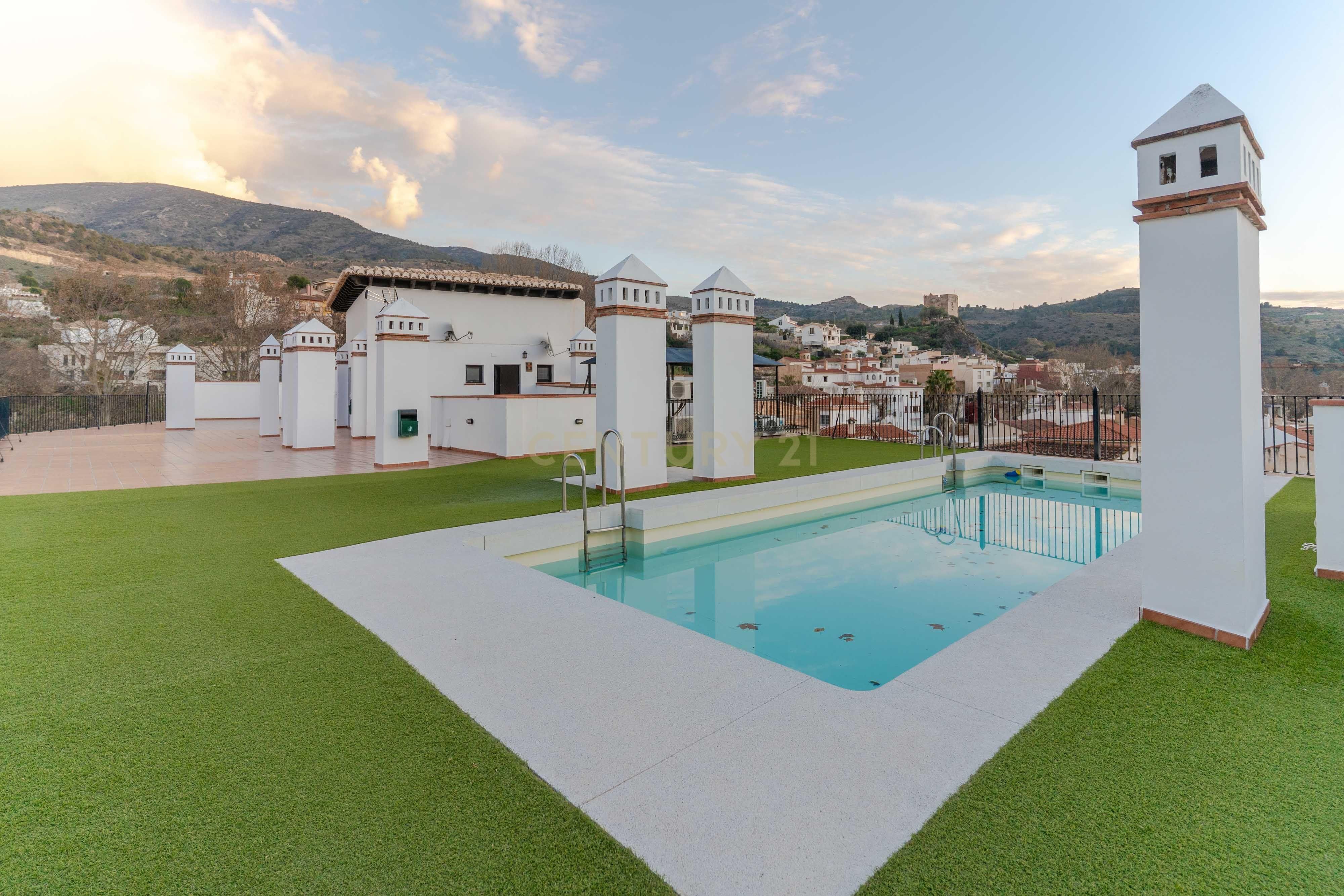 Piscina de Apartament en venda en Vélez de Benaudalla amb Balcó i Piscina comunitària