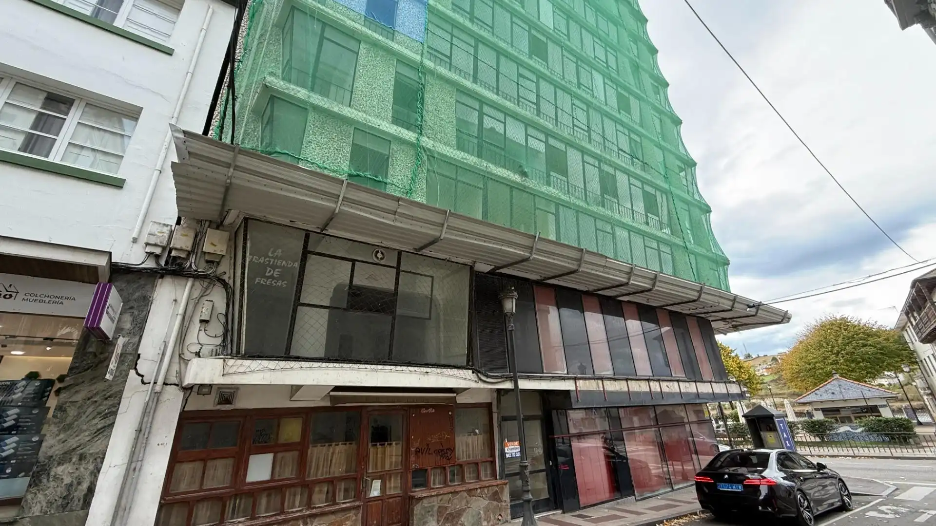 Vista exterior de Edificio en venta en Navia