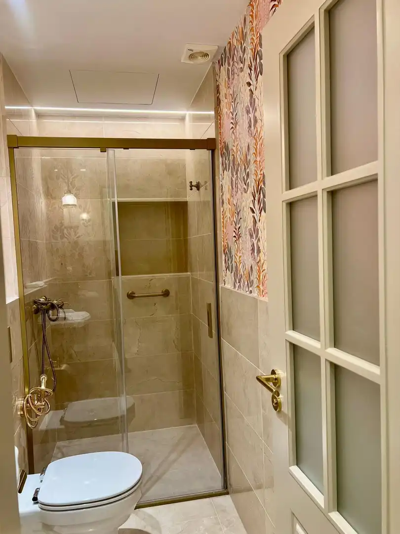 Baño de Dúplex de alquiler en Granada con Aire acondicionado y Alarma