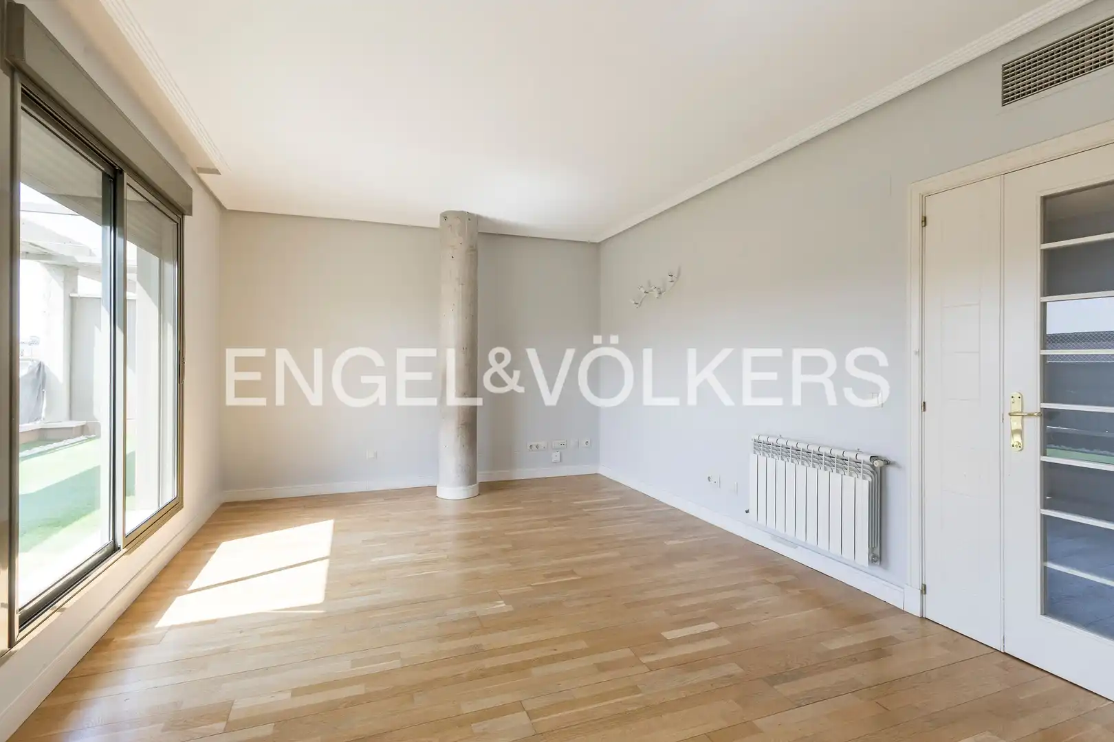 Wohnzimmer von Dachboden zur Miete in Madrid mit Klimaanlage, Heizung und Parkett