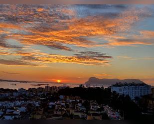 Vista exterior de Àtic en venda en Algeciras amb Traster i Piscina comunitària