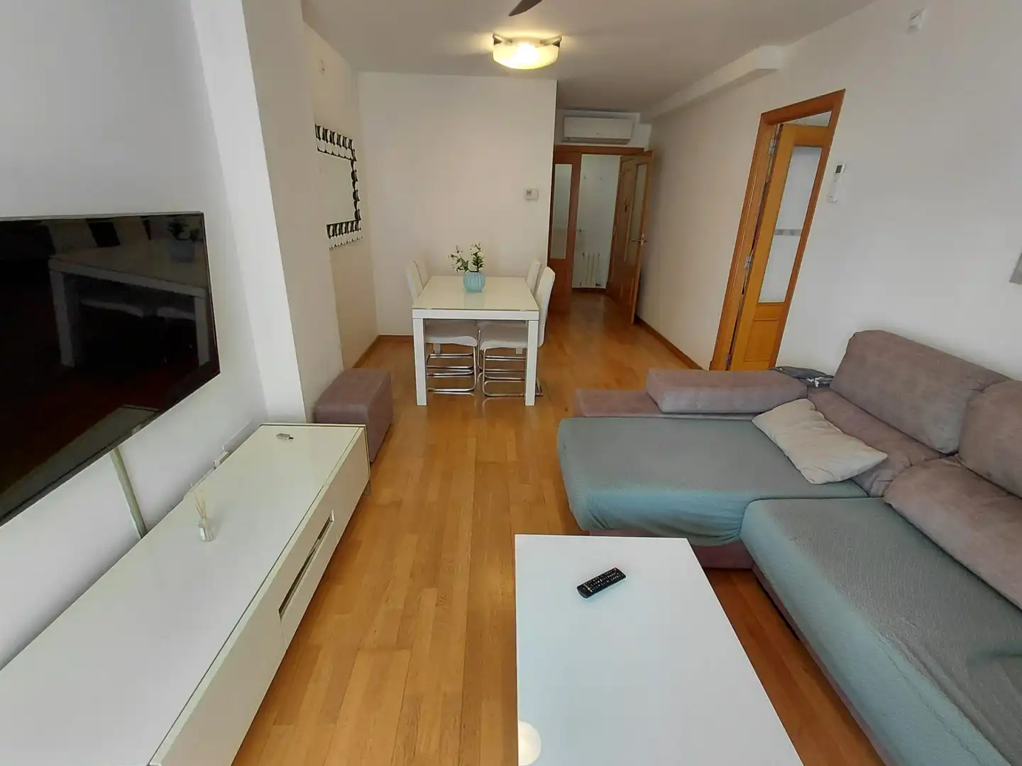 Wohnzimmer von Erdgeschoss zur Miete in  Palma de Mallorca mit Klimaanlage, Heizung und Privatgarten