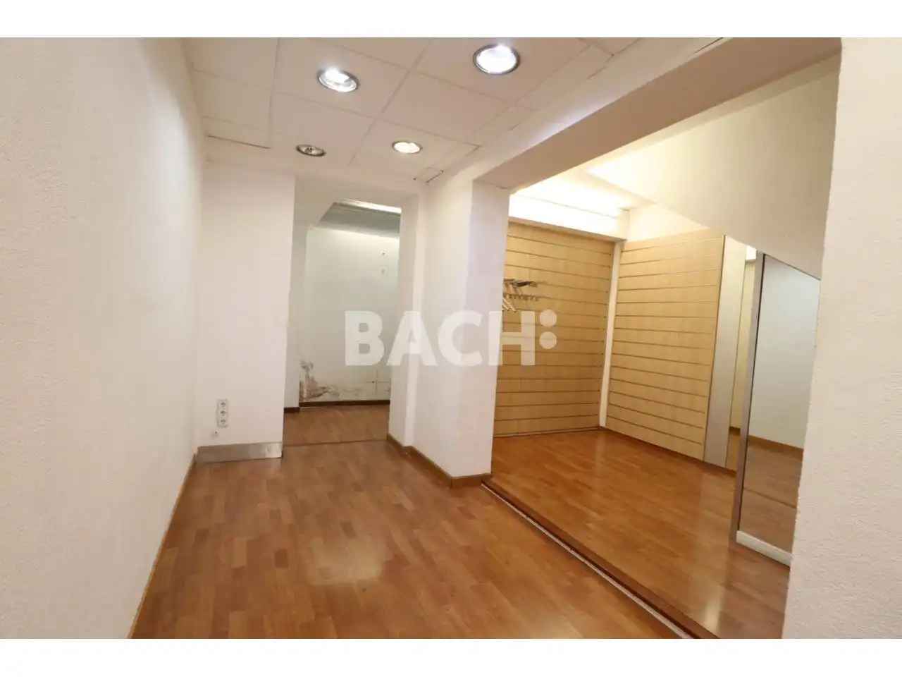Local de alquiler en Calle Gurb, 27, Centre