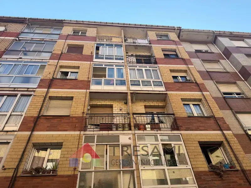 Vista exterior de Pis en venda en Gijón 
